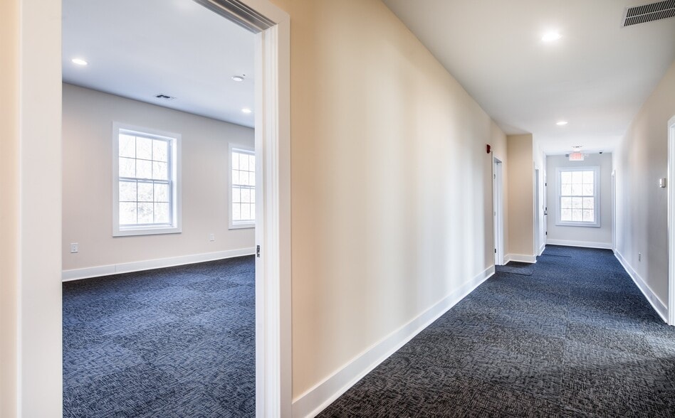 1616 Nottingham Way, Hamilton, NJ for sale - Building Photo - Image 3 of 6