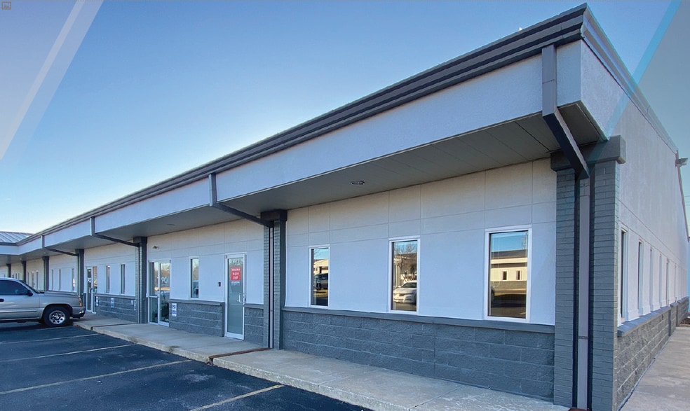 2704 SE Otis Corley Dr, Bentonville, AR for lease - Building Photo - Image 2 of 13