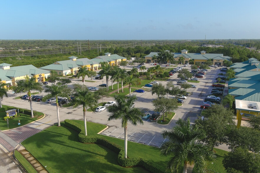 8039 Cooper Creek Blvd, Bradenton, FL for lease - Building Photo - Image 3 of 10