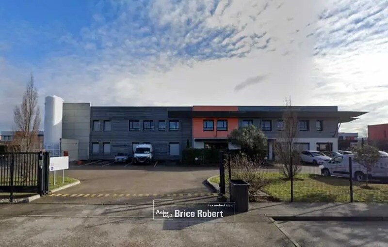 Flex in Saint-Priest for lease - Building Photo - Image 1 of 5