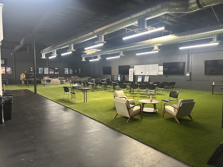 8460 Red Oak St, Rancho Cucamonga, CA for lease - Interior Photo - Image 3 of 23