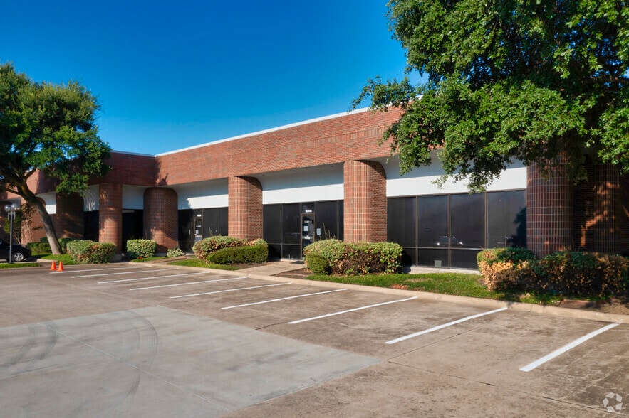 10440-10460 Miller Rd, Dallas, TX for lease - Primary Photo - Image 1 of 7