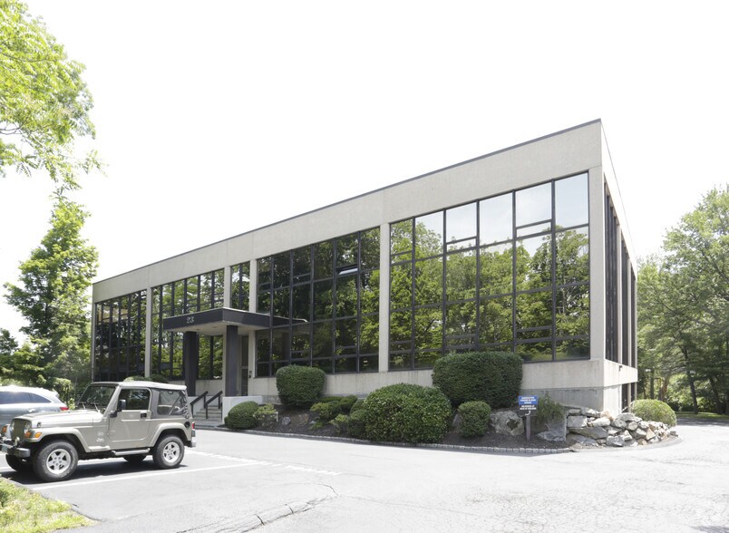 23 Old Kings Hwy S, Darien, CT for sale - Primary Photo - Image 1 of 1