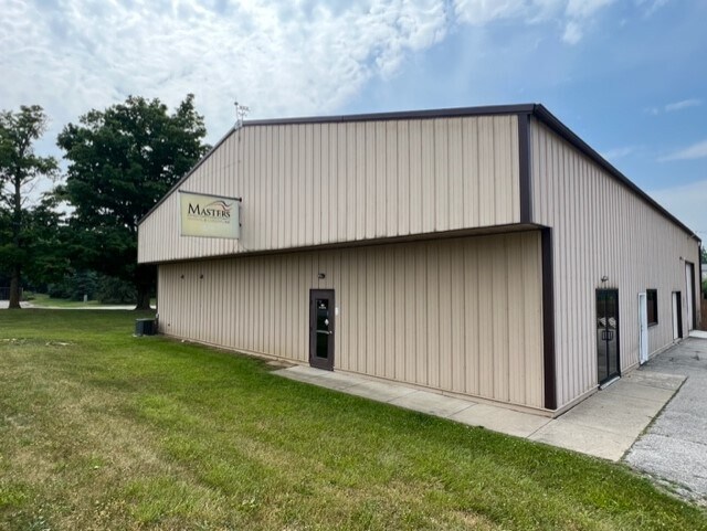 101 Fox Lake Rd, Angola, IN for sale - Primary Photo - Image 1 of 1