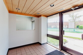 450 Skokie Blvd, Northbrook, IL for lease Lobby- Image 1 of 18