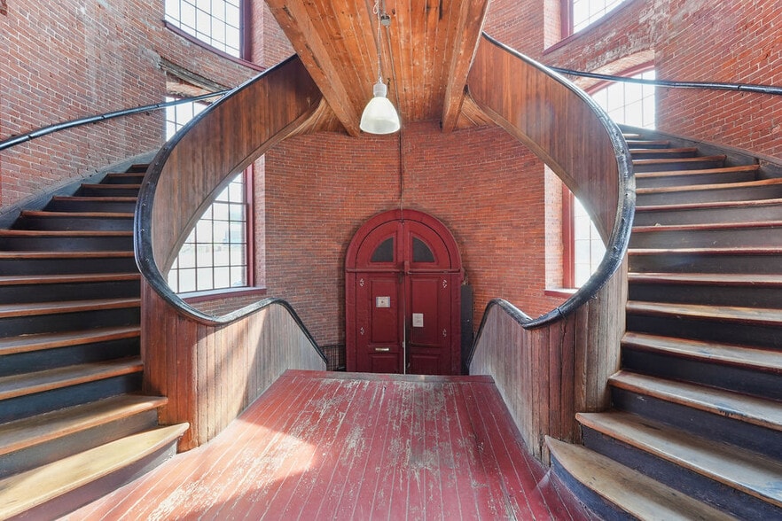 118-122 Manton Ave, Providence, RI for lease - Building Photo - Image 3 of 17