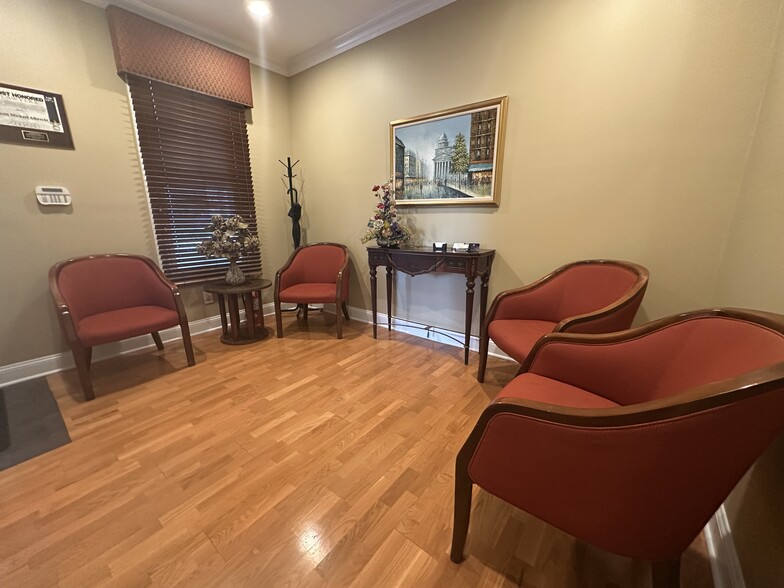 198 Orange Ave, Suffern, NY for lease - Building Photo - Image 3 of 8