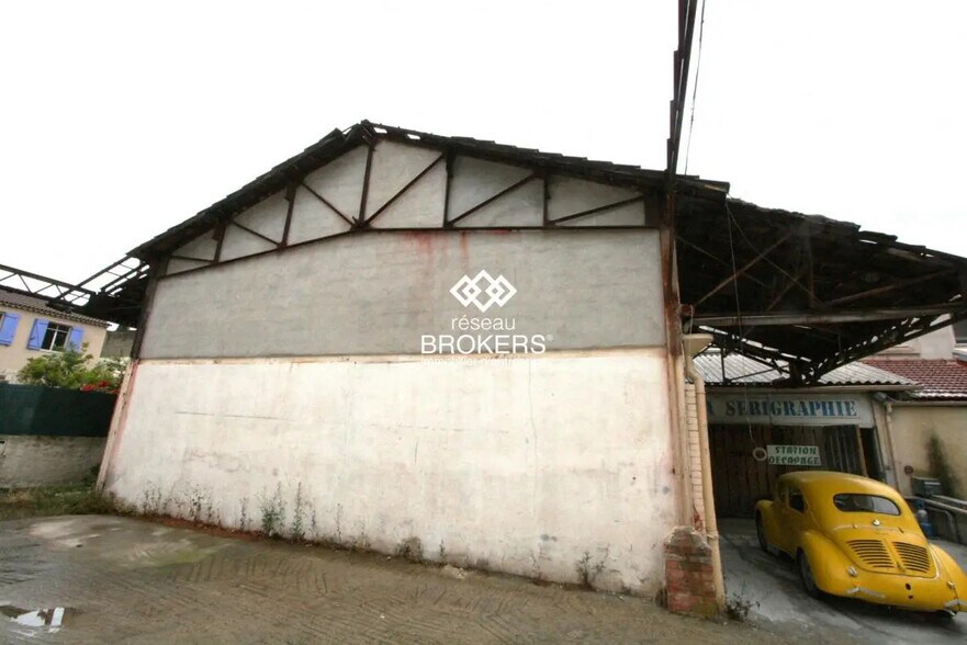 Flex in Marseille for sale - Building Photo - Image 2 of 10