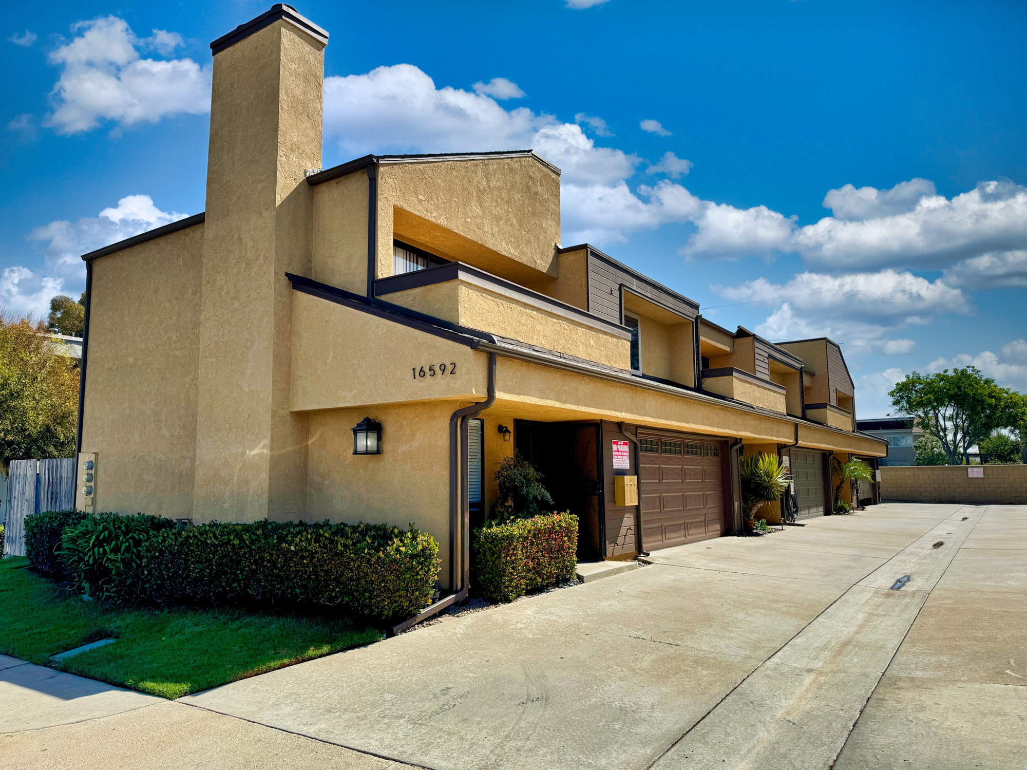 16592 Jib Cir, Huntington Beach, CA for sale Primary Photo- Image 1 of 10