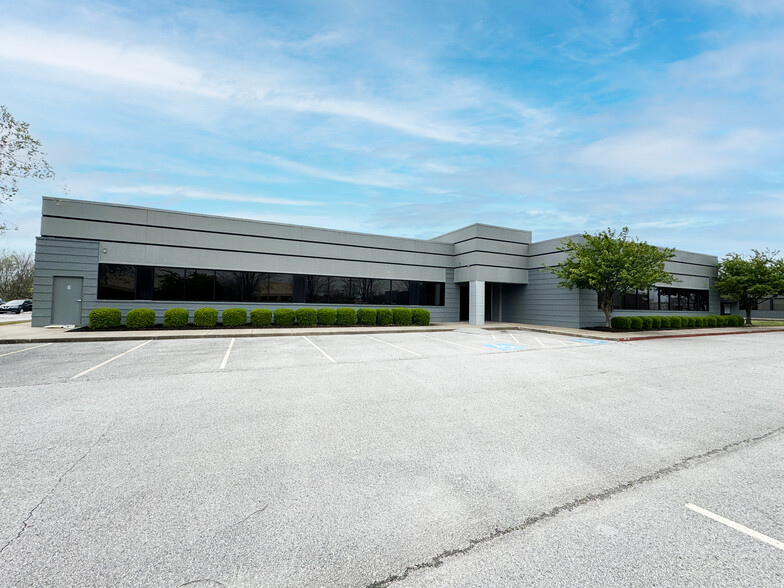 210 SE 34th St, Bentonville, AR for lease - Building Photo - Image 1 of 13