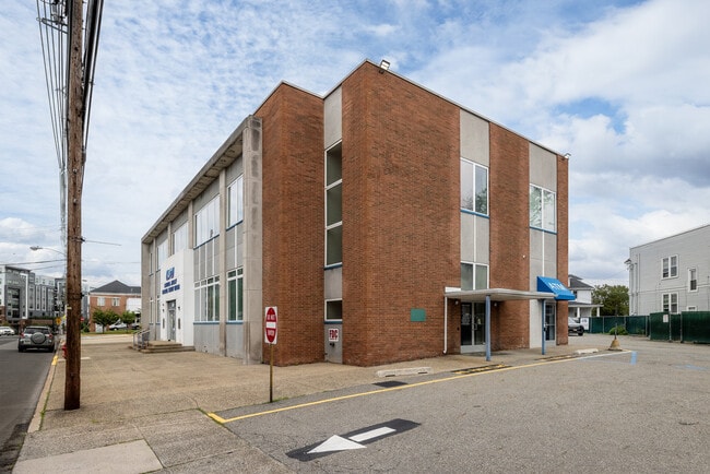 More details for 380 Berry St, Woodbridge, NJ - Office for Sale