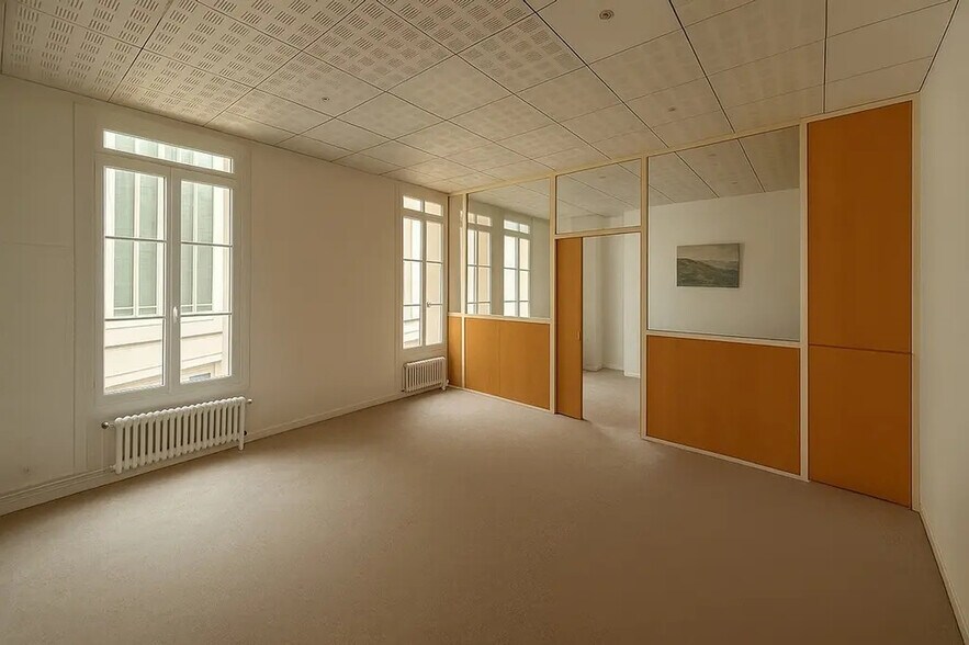 Office in Paris for lease - Interior Photo - Image 3 of 5