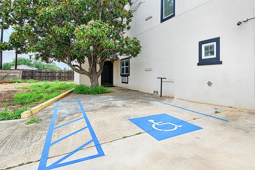 110 S Main, Dilley, TX for sale - Building Photo - Image 3 of 59