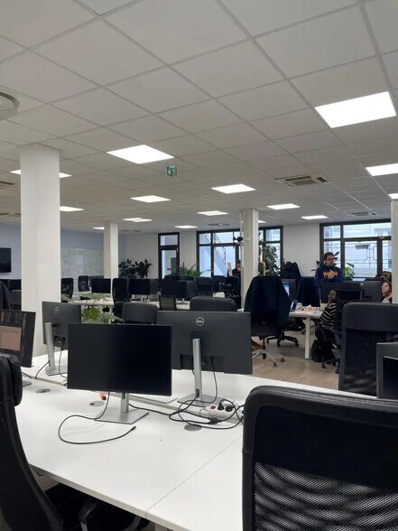 97 Rue Du Cherche-Midi, Paris for lease - Interior Photo - Image 3 of 11