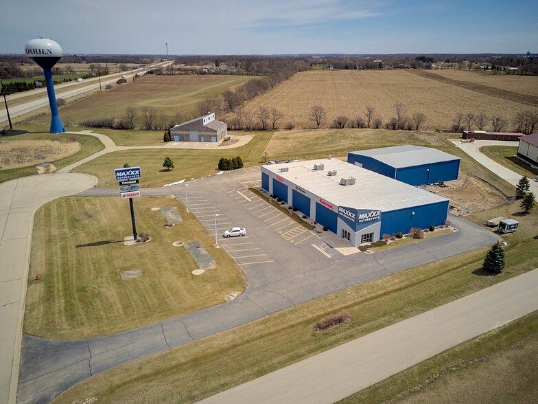 690 Gerry Way, Darien, WI for sale - Primary Photo - Image 1 of 1