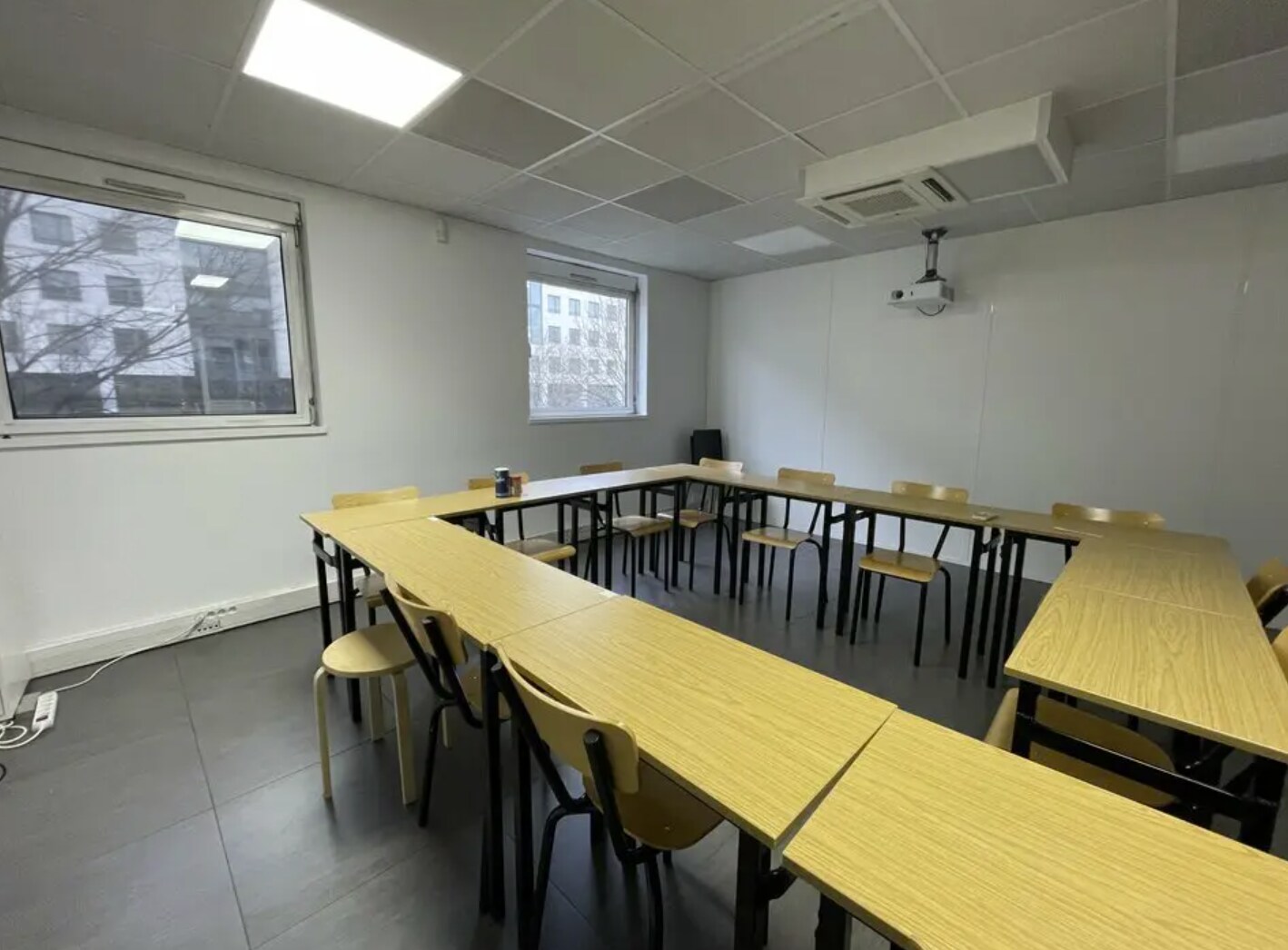 Office in Lyon for lease Interior Photo- Image 1 of 10