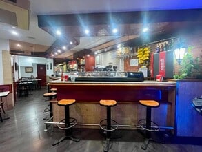 Retail in Barcelona, Barcelona for lease Interior Photo- Image 2 of 20