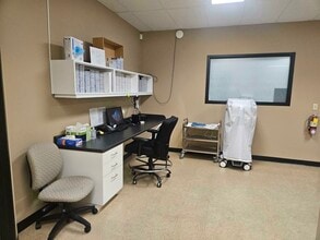 535 Fortune Dr, Papillion, NE for lease Interior Photo- Image 2 of 5