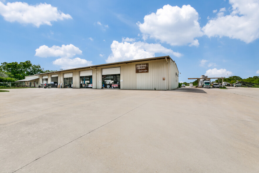 14685 Old Frio City Rd, Lytle, TX for sale - Primary Photo - Image 1 of 1