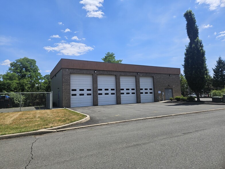 105 Commerce Ave, Ewing, NJ for sale - Primary Photo - Image 1 of 9