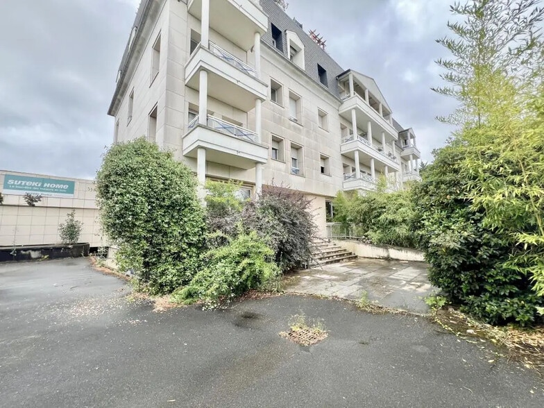 Office in Saint-Maur-des-Fossés for lease - Building Photo - Image 1 of 7