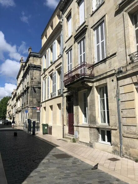 Office in Bordeaux for lease - Building Photo - Image 1 of 7