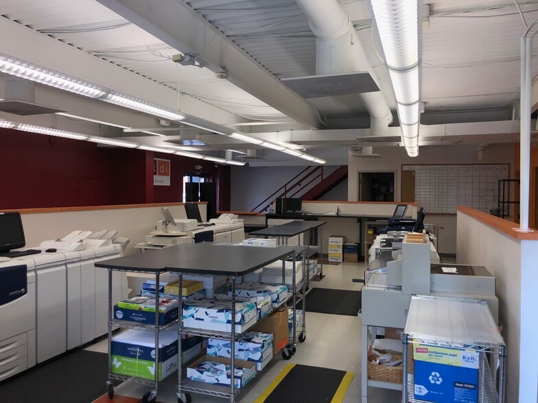 8474 Tyco Rd, Vienna, VA for lease - Interior Photo - Image 3 of 8