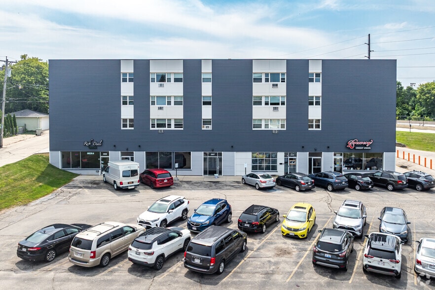 2863-2867 S Kinnickinnic Ave, Milwaukee, WI for lease - Building Photo - Image 2 of 14