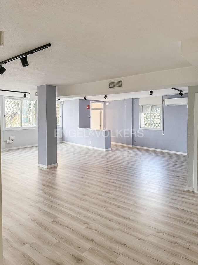 El Masnou, BAR 08320 - Unit 4 - - Interior Photo - Image 1 of 7