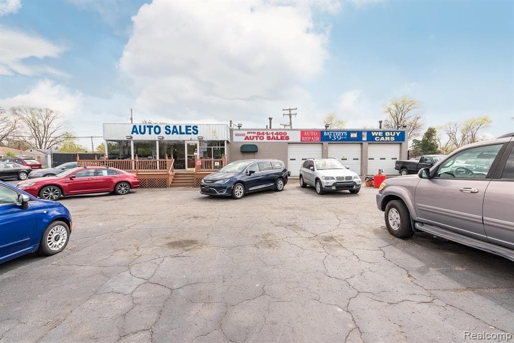 21101 W 8 Mile Rd, Detroit, MI for sale Primary Photo- Image 1 of 1
