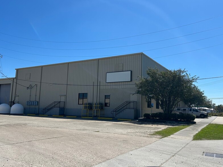 755 Airline Dr, Kenner, LA for lease - Building Photo - Image 1 of 3