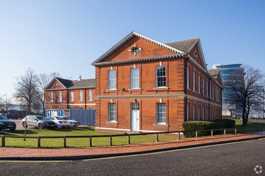 Pembroke Rd, Chatham for sale - Primary Photo - Image 1 of 1