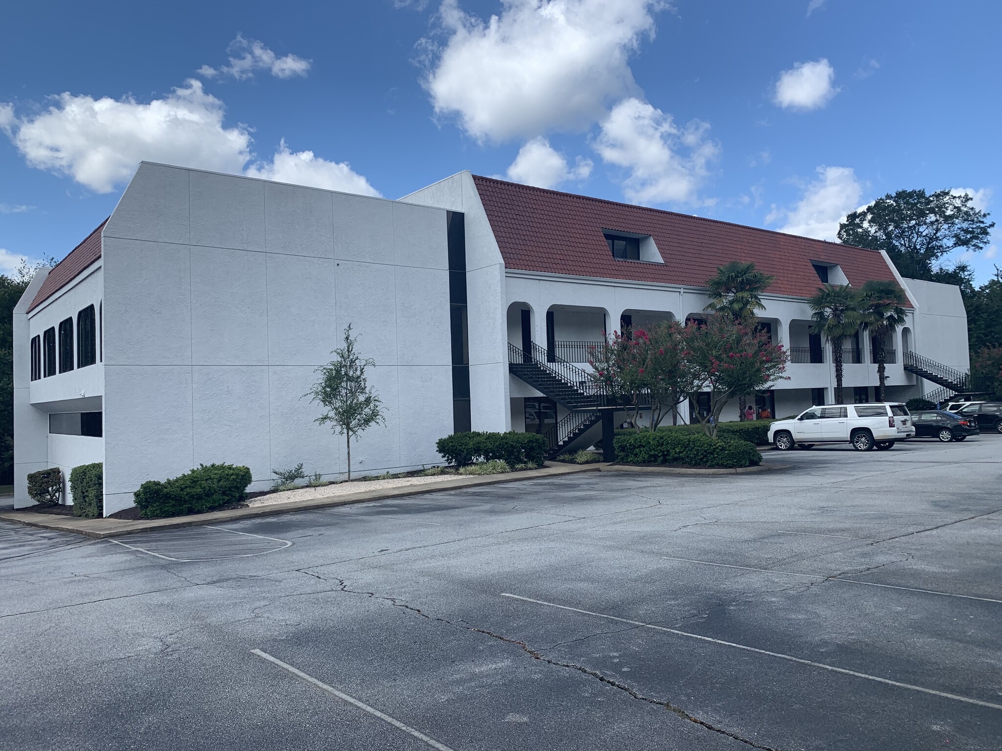 850 S Pleasantburg Dr, Greenville, SC for lease Building Photo- Image 1 of 3