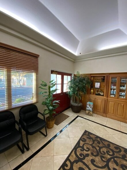 1325-1337 E Thousand Oaks Blvd, Thousand Oaks, CA for lease - Other - Image 2 of 5