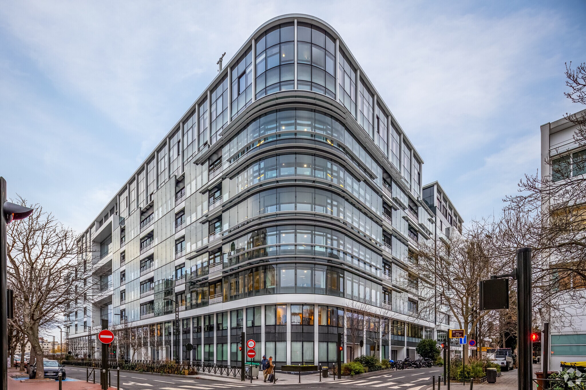 Office in Levallois-Perret for lease Primary Photo- Image 1 of 8