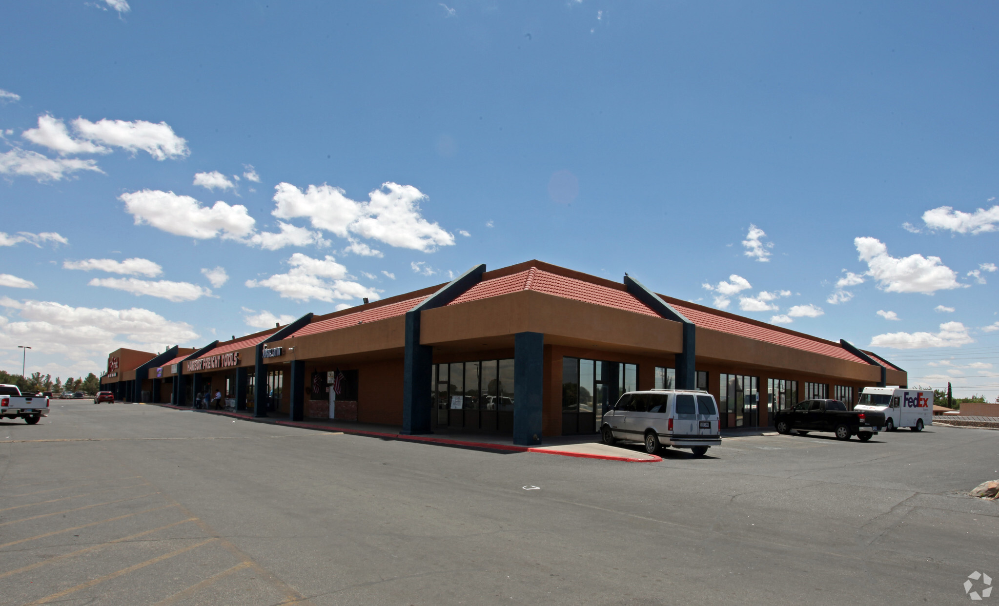 3333 Yarbrough Dr, El Paso, TX for lease Building Photo- Image 1 of 1