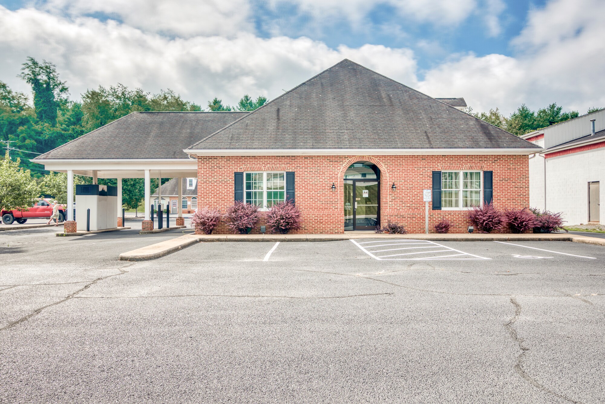 968 W Main St, Abingdon, VA 24210