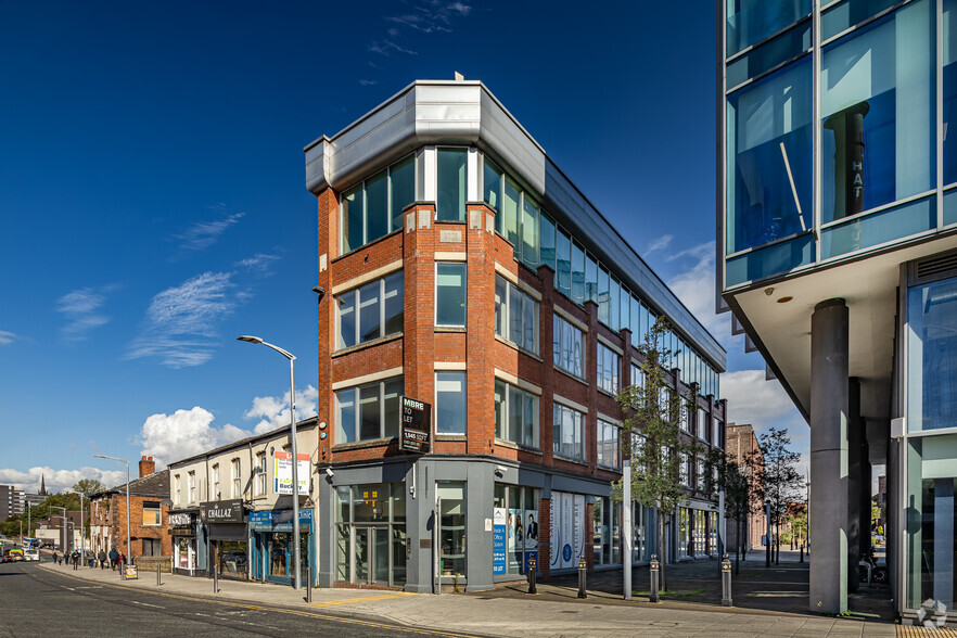 11-13 Wellington Rd S, Stockport for lease - Primary Photo - Image 1 of 4