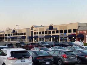 32742-32780 Grand River Ave, Farmington Hills, MI for lease Building Photo- Image 2 of 4