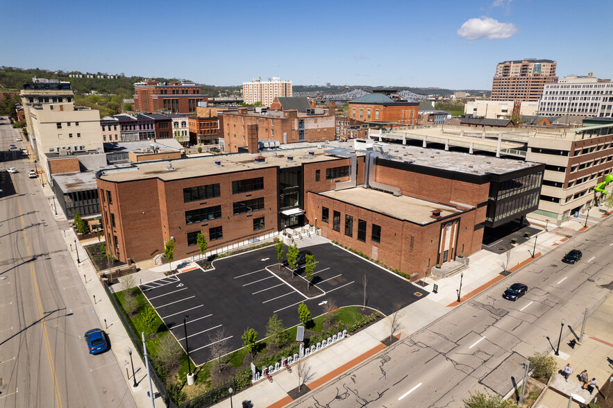 525 Scott St, Covington, KY for lease - Building Photo - Image 1 of 60