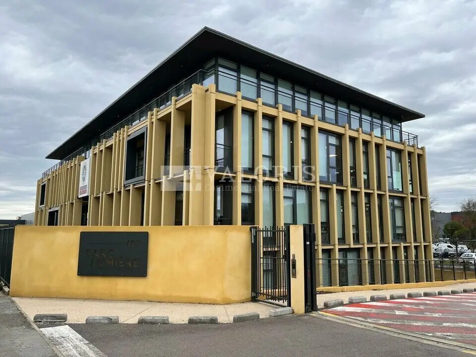 Office in Aix-en-Provence for lease Building Photo- Image 1 of 10