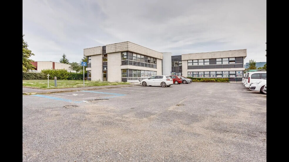 Office in Meaux for sale - Building Photo - Image 2 of 13