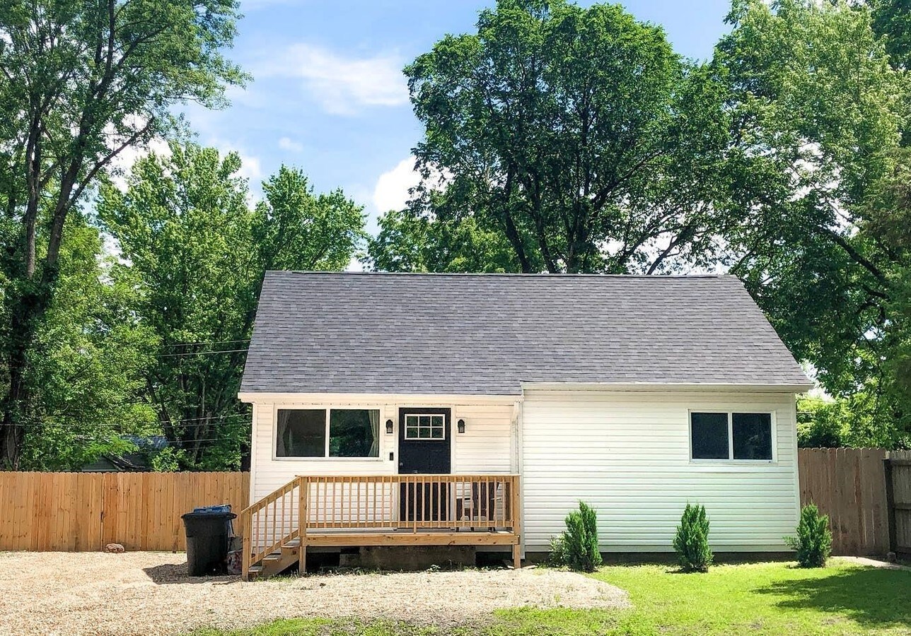 312 E James Blvd, Saint James, MO 65559