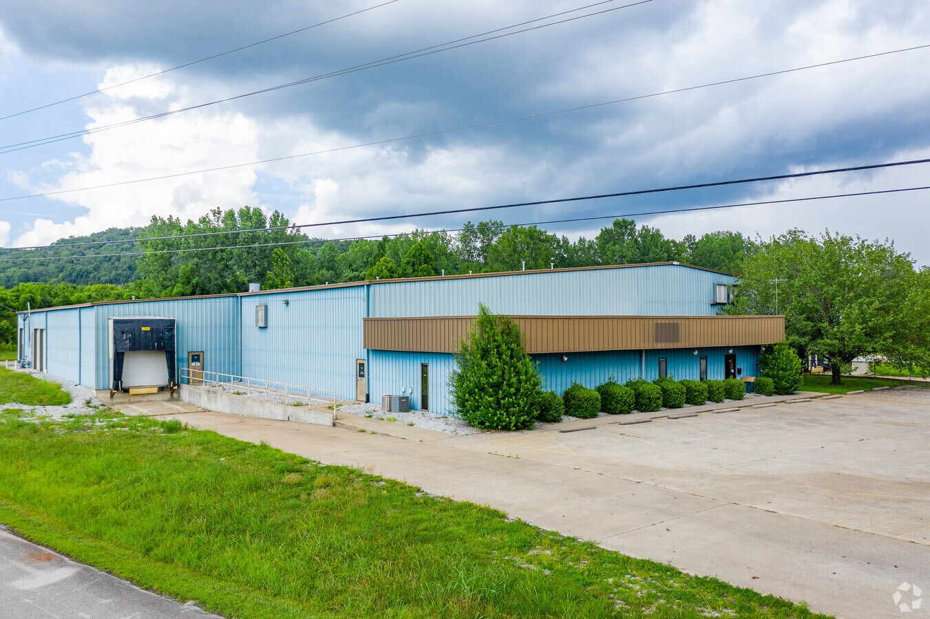 204 Spicer Dr, Gordonsville, TN 38563