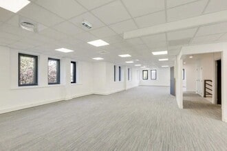 33 Avenue Du Docteur Georges Lévy, Vénissieux for lease Interior Photo- Image 2 of 6