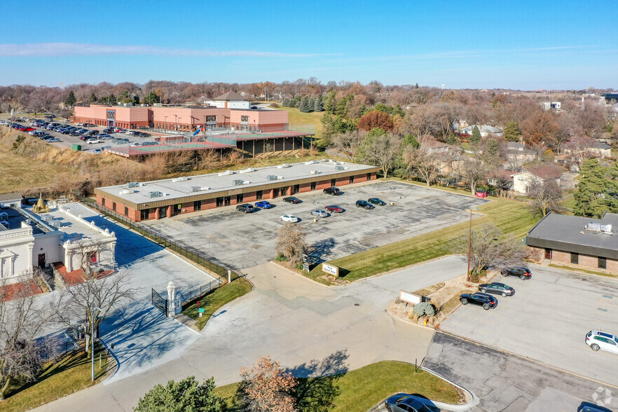 2424-2428 S 130th Cir, Omaha, NE for lease - Building Photo - Image 3 of 7