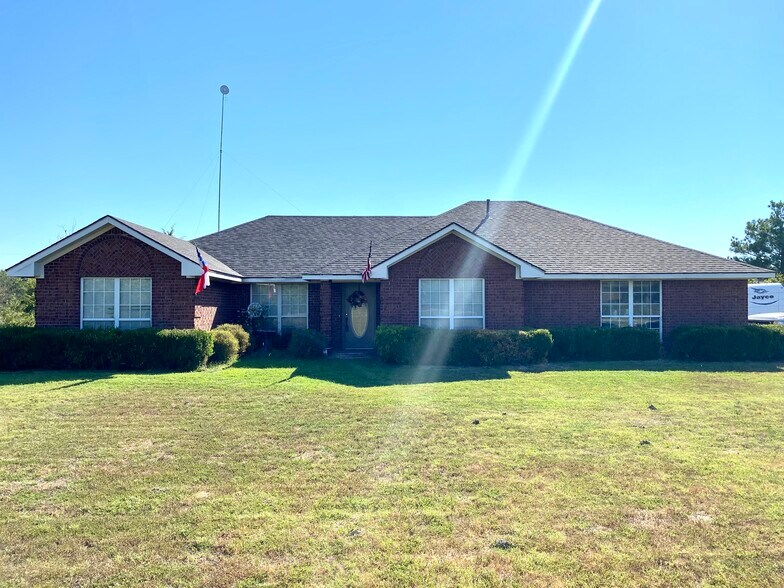 1355 Cobb Ranch Rd, 75462 Paris for Lease