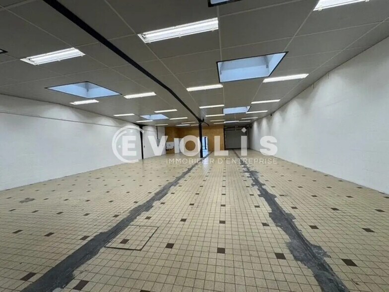 Flex in Amiens for lease - Interior Photo - Image 2 of 2