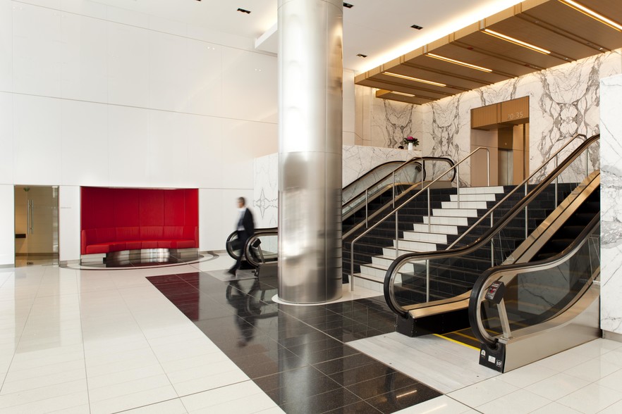 250 Yonge St, Toronto, ON for lease - Lobby - Image 3 of 25