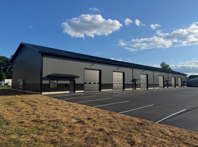 785 Burdeck St, Rotterdam, NY for lease - Building Photo - Image 3 of 9